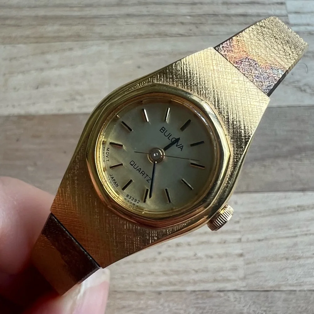 Vintage Bulova ladies gold tone bracelet watch NEW BATTERY